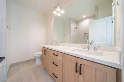 Bath - 4870 Dandelion Dr, Redding, CA 96002 photo 1 of 4