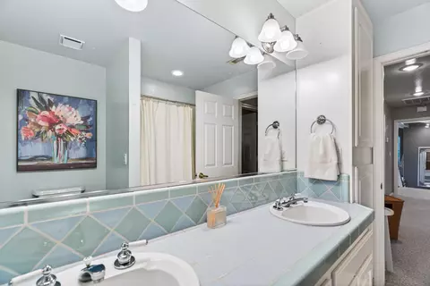 Bath - 8725 Landmark Cir, Redding, CA 96001 photo 5 of 5