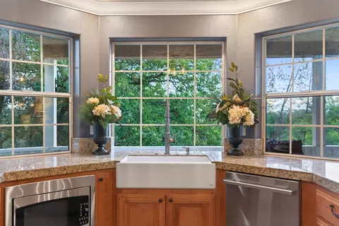 Kitchen - 8725 Landmark Cir, Redding, CA 96001 photo 4 of 4