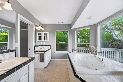 Bath - 8725 Landmark Cir, Redding, CA 96001 photo 2 of 5