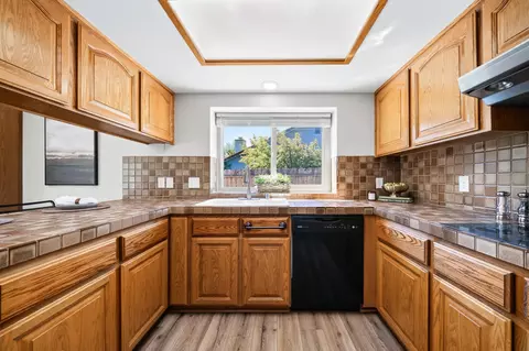 Kitchen - 2745 Amethyst Way, Redding, CA 96003 photo 2 of 4