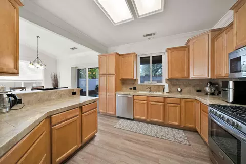 Kitchen - 4178 Sunflower Dr, Redding, CA 96001 photo 3 of 4