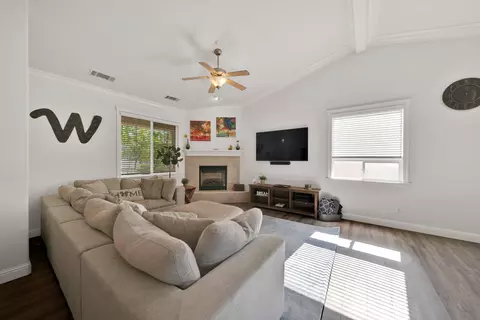 Living - 4178 Sunflower Dr, Redding, CA 96001 photo 1 of 2