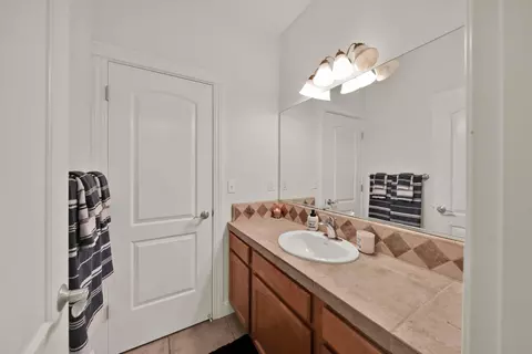 Bath - 4178 Sunflower Dr, Redding, CA 96001 photo 1 of 2