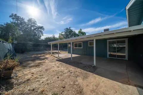 Exterior - 1458 Hemlock Ave, Anderson, CA 96007 photo 5 of 7