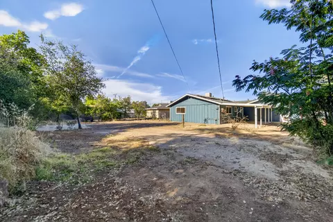 Exterior - 1458 Hemlock Ave, Anderson, CA 96007 photo 3 of 7