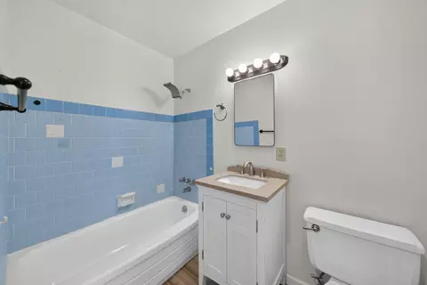 Bath - 1458 Hemlock Ave, Anderson, CA 96007 photo 2 of 2