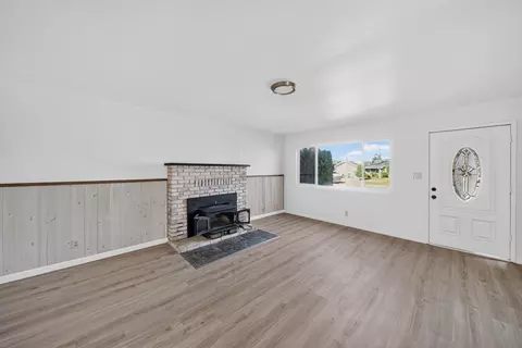 Living - 1458 Hemlock Ave, Anderson, CA 96007 photo 3 of 3