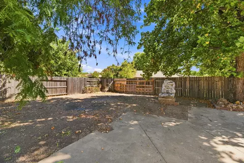 Exterior - 1437 Casa Vereda Way, Redding, CA 96003 photo 8 of 14