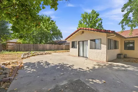 Exterior - 1437 Casa Vereda Way, Redding, CA 96003 photo 7 of 14