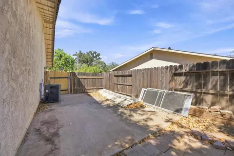 Exterior - 1437 Casa Vereda Way, Redding, CA 96003 photo 11 of 14