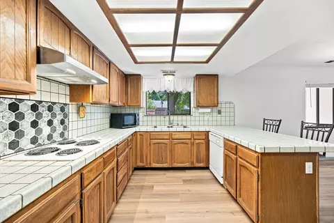 Kitchen - 1437 Casa Vereda Way, Redding, CA 96003 photo 3 of 3
