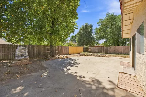 Exterior - 1437 Casa Vereda Way, Redding, CA 96003 photo 6 of 14