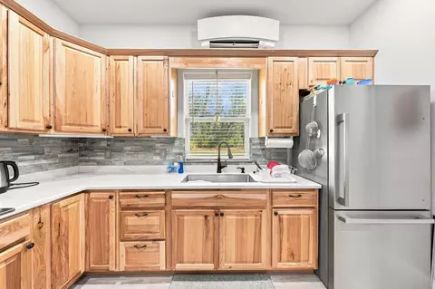 Kitchen - 11970 Quartz Hill Rd, Redding, CA 96003 photo 10 of 12