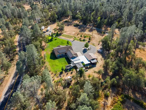 View/Area - 11970 Quartz Hill Rd, Redding, CA 96003 photo 7 of 11
