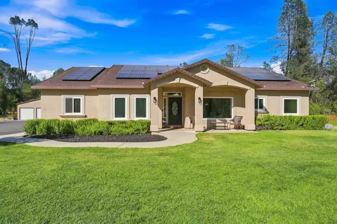 Exterior - 11970 Quartz Hill Rd, Redding, CA 96003 photo 1 of 17