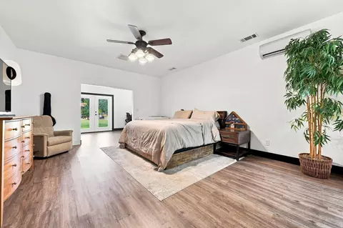 Bedroom - 11970 Quartz Hill Rd, Redding, CA 96003 photo 1 of 8