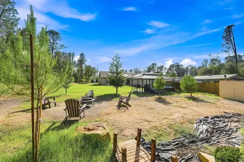 Exterior - 11970 Quartz Hill Rd, Redding, CA 96003 photo 8 of 17