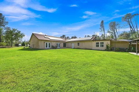 Exterior - 11970 Quartz Hill Rd, Redding, CA 96003 photo 14 of 17