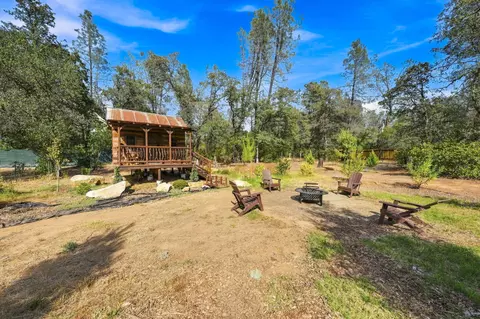 Exterior - 11970 Quartz Hill Rd, Redding, CA 96003 photo 5 of 17