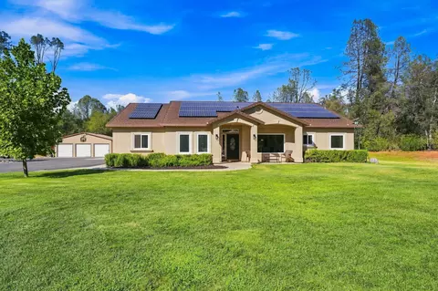 Exterior - 11970 Quartz Hill Rd, Redding, CA 96003 photo 2 of 17