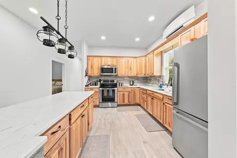 Kitchen - 11970 Quartz Hill Rd, Redding, CA 96003 photo 9 of 12