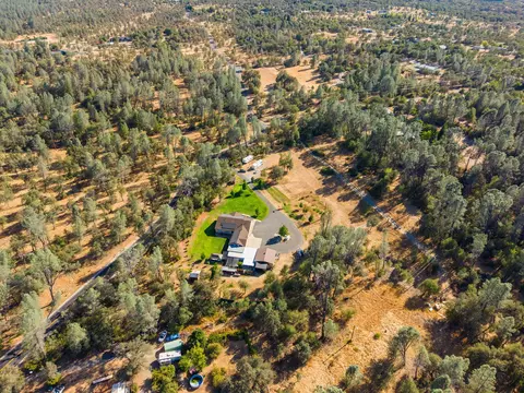 View/Area - 11970 Quartz Hill Rd, Redding, CA 96003 photo 10 of 11
