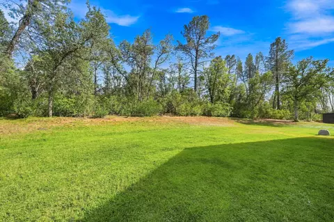 Exterior - 11970 Quartz Hill Rd, Redding, CA 96003 photo 9 of 17