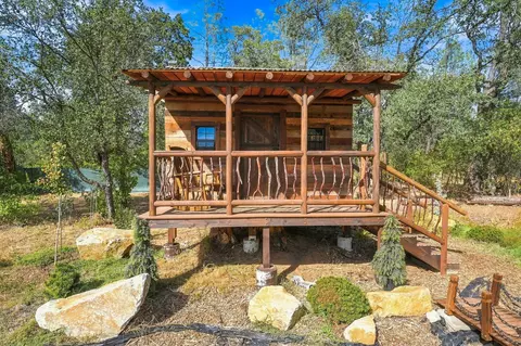 Exterior - 11970 Quartz Hill Rd, Redding, CA 96003 photo 7 of 17