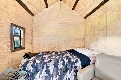Bedroom - 11970 Quartz Hill Rd, Redding, CA 96003 photo 8 of 8