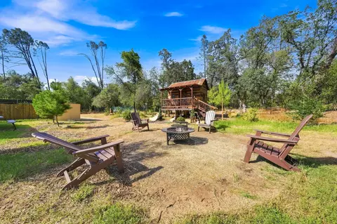Exterior - 11970 Quartz Hill Rd, Redding, CA 96003 photo 6 of 17