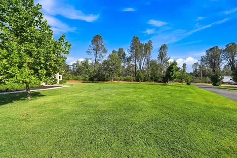 Exterior - 11970 Quartz Hill Rd, Redding, CA 96003 photo 15 of 17