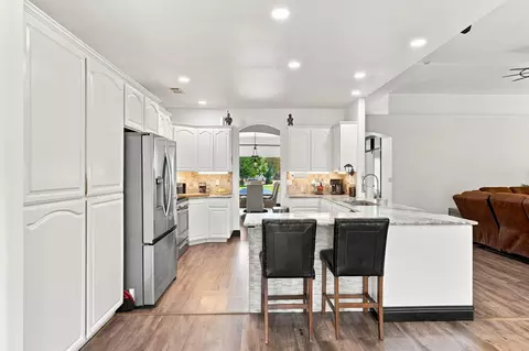 Kitchen - 11970 Quartz Hill Rd, Redding, CA 96003 photo 2 of 12