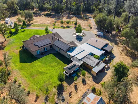 View/Area - 11970 Quartz Hill Rd, Redding, CA 96003 photo 4 of 11