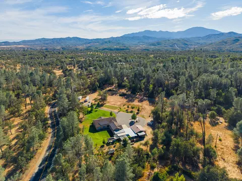 View/Area - 11970 Quartz Hill Rd, Redding, CA 96003 photo 8 of 11