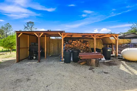 Exterior - 11970 Quartz Hill Rd, Redding, CA 96003 photo 12 of 17