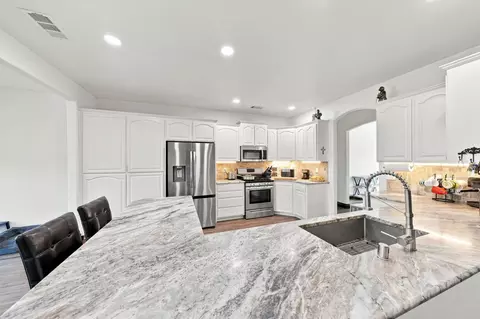 Kitchen - 11970 Quartz Hill Rd, Redding, CA 96003 photo 7 of 12