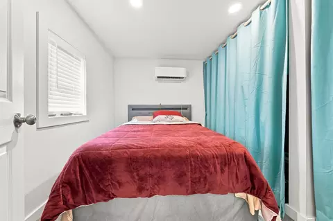 Bedroom - 11970 Quartz Hill Rd, Redding, CA 96003 photo 7 of 8
