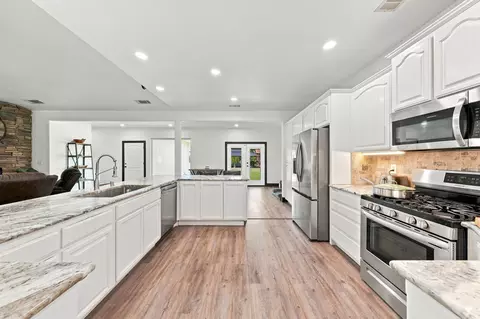 Kitchen - 11970 Quartz Hill Rd, Redding, CA 96003 photo 4 of 12