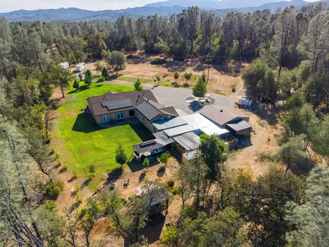 View/Area - 11970 Quartz Hill Rd, Redding, CA 96003 photo 6 of 11