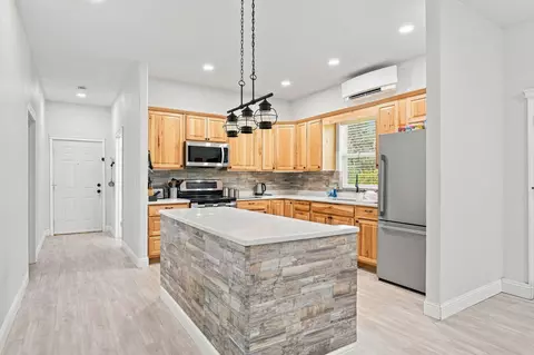 Kitchen - 11970 Quartz Hill Rd, Redding, CA 96003 photo 8 of 12