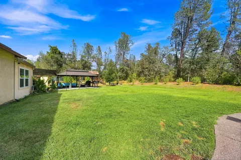 Exterior - 11970 Quartz Hill Rd, Redding, CA 96003 photo 4 of 17