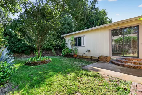 Exterior - 399 Yolla Bolly Trl, Redding, CA 96003 photo 5 of 9