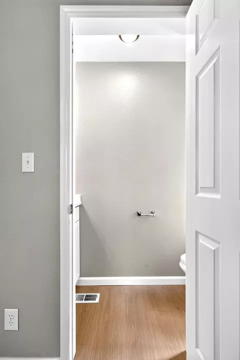 Bath - 399 Yolla Bolly Trl, Redding, CA 96003 photo 1 of 5