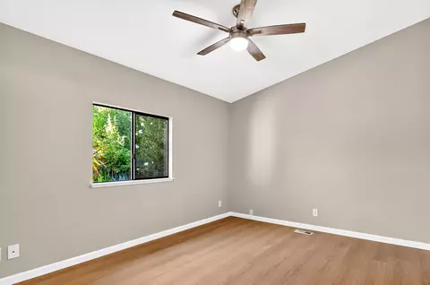 Bedroom - 399 Yolla Bolly Trl, Redding, CA 96003 photo 3 of 4