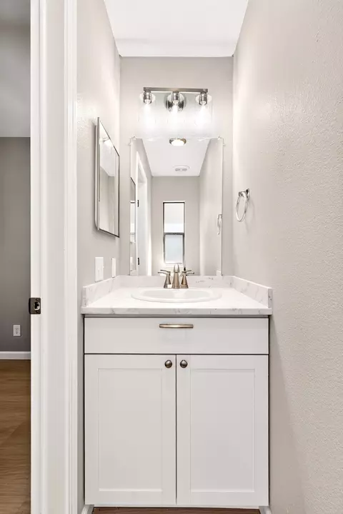 Bath - 399 Yolla Bolly Trl, Redding, CA 96003 photo 2 of 5