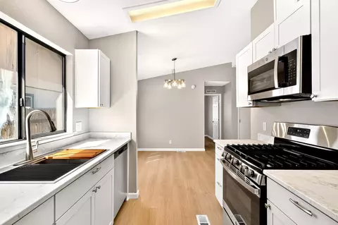 Kitchen - 399 Yolla Bolly Trl, Redding, CA 96003 photo 3 of 3