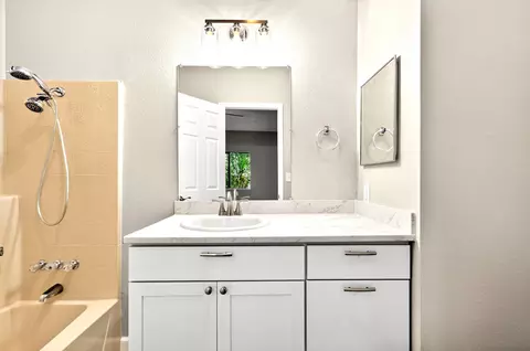 Bath - 399 Yolla Bolly Trl, Redding, CA 96003 photo 4 of 5