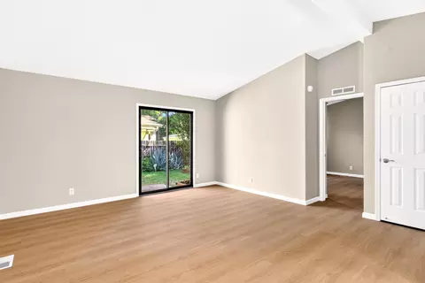 Living - 399 Yolla Bolly Trl, Redding, CA 96003 photo 2 of 4