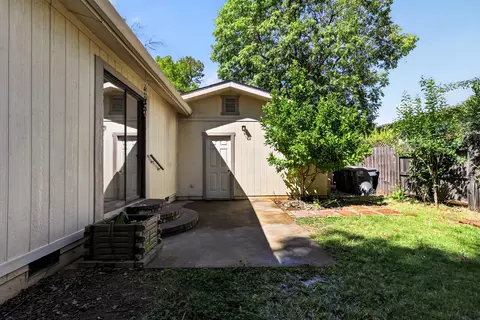 Exterior - 399 Yolla Bolly Trl, Redding, CA 96003 photo 4 of 9